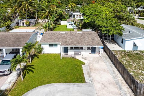 Villa ou maison à vendre à Lantana, Floride: 3 chambres, 110.55 m2 № 2245896 - photo 28