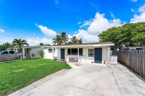 Villa ou maison à vendre à Lantana, Floride: 3 chambres, 110.55 m2 № 2245896 - photo 2