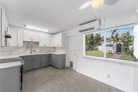 Villa ou maison à vendre à Lantana, Floride: 3 chambres, 110.55 m2 № 2245896 - photo 8