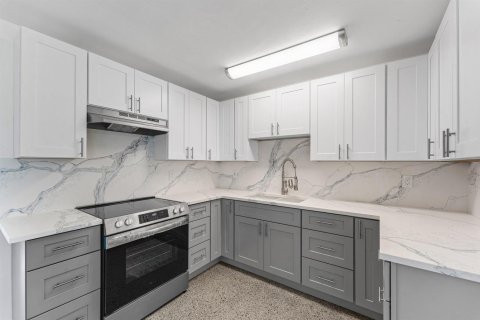 Villa ou maison à vendre à Lantana, Floride: 3 chambres, 110.55 m2 № 2245896 - photo 10