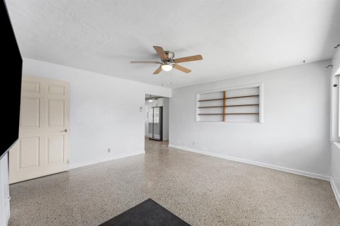 Villa ou maison à vendre à Lantana, Floride: 3 chambres, 110.55 m2 № 2245896 - photo 6