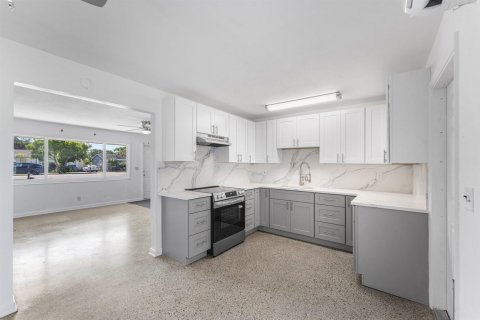 Villa ou maison à vendre à Lantana, Floride: 3 chambres, 110.55 m2 № 2245896 - photo 9