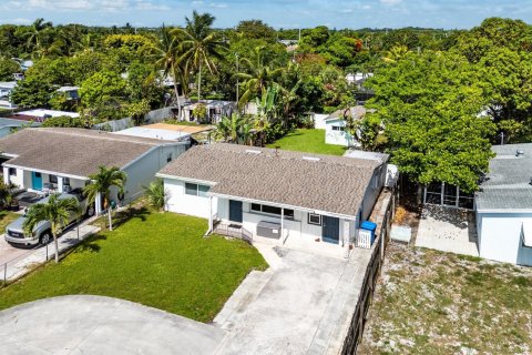 Villa ou maison à vendre à Lantana, Floride: 3 chambres, 110.55 m2 № 2245896 - photo 29