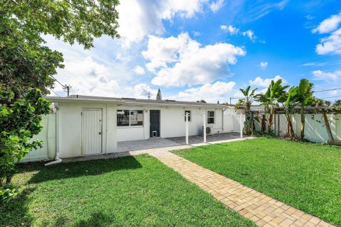 Villa ou maison à vendre à Lantana, Floride: 3 chambres, 110.55 m2 № 2245896 - photo 23