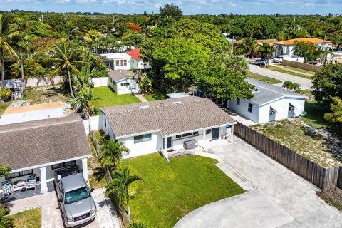 Villa ou maison à vendre à Lantana, Floride: 3 chambres, 110.55 m2 № 2245896 - photo 30