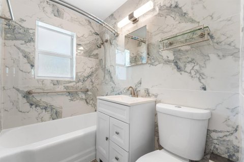 Villa ou maison à vendre à Lantana, Floride: 3 chambres, 110.55 m2 № 2245896 - photo 17
