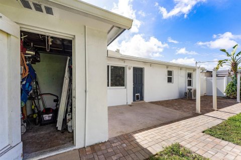 Villa ou maison à vendre à Lantana, Floride: 3 chambres, 110.55 m2 № 2245896 - photo 19
