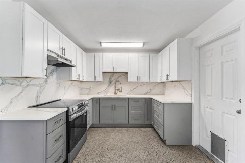 Villa ou maison à vendre à Lantana, Floride: 3 chambres, 110.55 m2 № 2245896 - photo 12