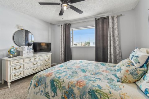 Condo in Saint Petersburg, Florida, 2 bedrooms  № 1845044 - photo 18