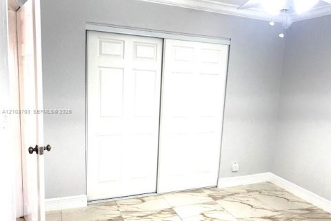 Villa ou maison à louer à Davie, Floride: 4 chambres, 118.91 m2 № 2411802 - photo 20