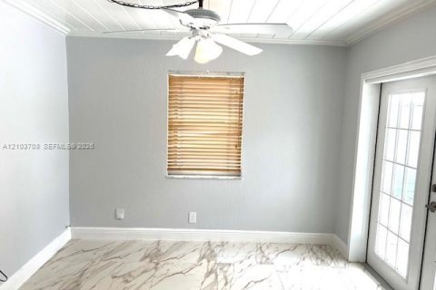 Villa ou maison à louer à Davie, Floride: 4 chambres, 118.91 m2 № 2411802 - photo 17