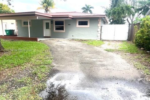 Villa ou maison à louer à Davie, Floride: 4 chambres, 118.91 m2 № 2411802 - photo 3