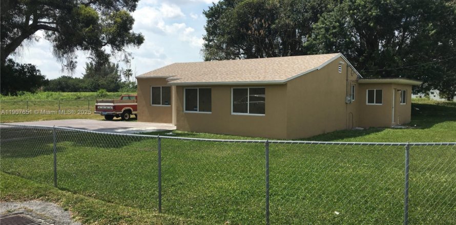 Villa ou maison à Miami, Floride 4 chambres, 141.21 m2 № 1963520