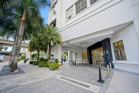 Condominio en alquiler en Miami, Florida, 2 dormitorios, 98.85 m2 № 2076606 - foto 4