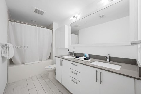 Condominio en alquiler en Miami, Florida, 2 dormitorios, 98.85 m2 № 2076606 - foto 19