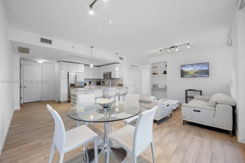 Condominio en alquiler en Miami, Florida, 2 dormitorios, 98.85 m2 № 2076606 - foto 8
