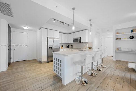 Condominio en alquiler en Miami, Florida, 2 dormitorios, 98.85 m2 № 2076606 - foto 12
