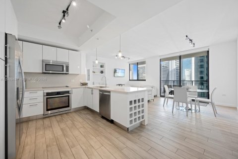 Condominio en alquiler en Miami, Florida, 2 dormitorios, 98.85 m2 № 2076606 - foto 13