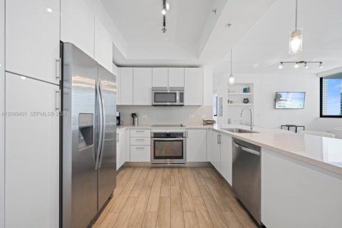 Condominio en alquiler en Miami, Florida, 2 dormitorios, 98.85 m2 № 2076606 - foto 11