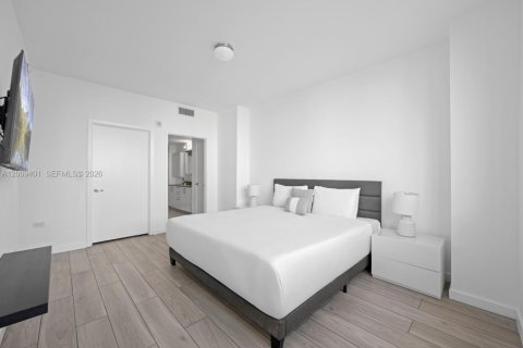 Condominio en alquiler en Miami, Florida, 2 dormitorios, 98.85 m2 № 2076606 - foto 14