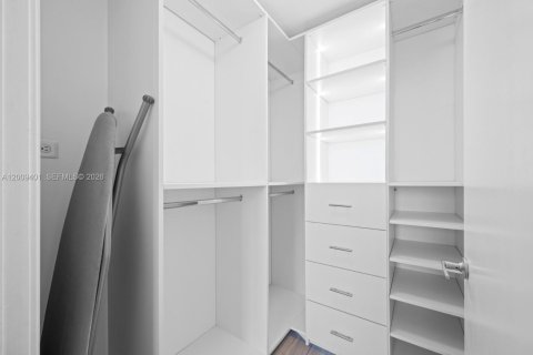 Condominio en alquiler en Miami, Florida, 2 dormitorios, 98.85 m2 № 2076606 - foto 20