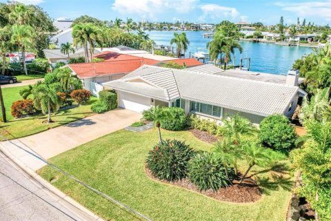 Villa ou maison à Indian Rocks Beach, Floride 2 chambres, 169.64 m2 № 2370973