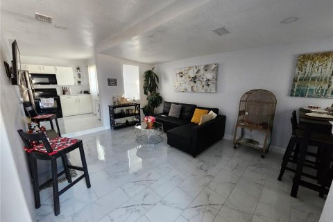 House in Riverview, Florida 4 bedrooms, 230.96 sq.m. № 2128010 - photo 27