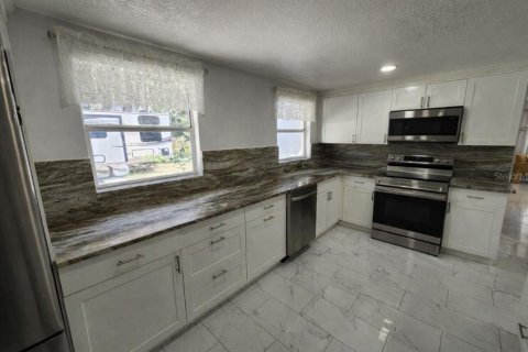House in Riverview, Florida 4 bedrooms, 230.96 sq.m. № 2128010 - photo 26
