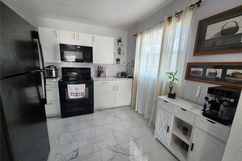 House in Riverview, Florida 4 bedrooms, 230.96 sq.m. № 2128010 - photo 29
