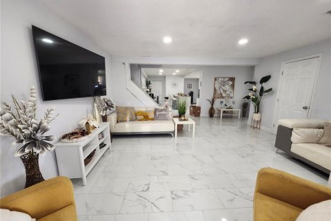 House in Riverview, Florida 4 bedrooms, 230.96 sq.m. № 2128010 - photo 7