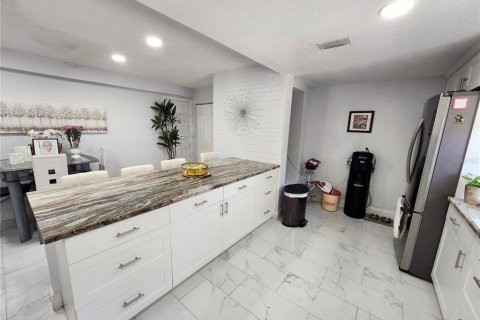 House in Riverview, Florida 4 bedrooms, 230.96 sq.m. № 2128010 - photo 25