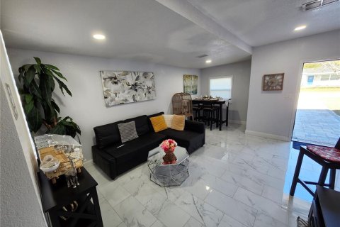 House in Riverview, Florida 4 bedrooms, 230.96 sq.m. № 2128010 - photo 30