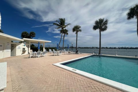 Copropriété à louer à West Palm Beach, Floride: 2 chambres, 105.26 m2 № 1033718 - photo 1
