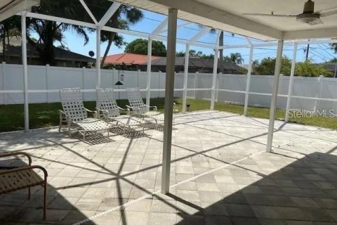 House in Sarasota, Florida 3 bedrooms, 141.3 sq.m. № 2207964 - photo 12