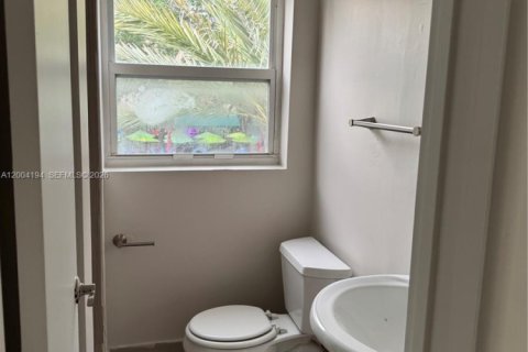 Apartment in Hollywood, Florida 1 bedroom, 2677.81 sq.m. № 2068651 - photo 26