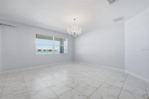 House in Orlando, Florida 4 bedrooms, 221.01 sq.m. № 2225902 - photo 14