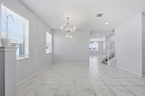 House in Orlando, Florida 4 bedrooms, 221.01 sq.m. № 2225902 - photo 5