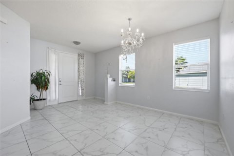 House in Orlando, Florida 4 bedrooms, 221.01 sq.m. № 2225902 - photo 7