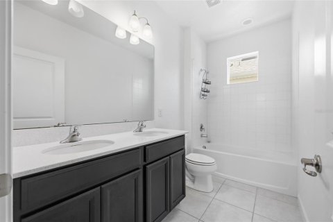 House in Orlando, Florida 4 bedrooms, 221.01 sq.m. № 2225902 - photo 29