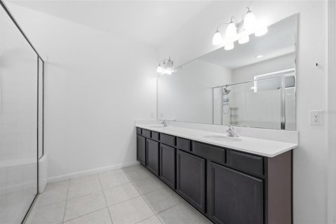 House in Orlando, Florida 4 bedrooms, 221.01 sq.m. № 2225902 - photo 23