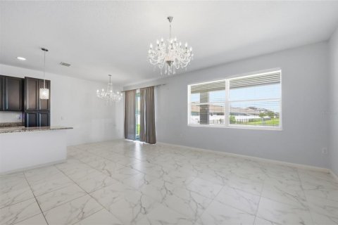 House in Orlando, Florida 4 bedrooms, 221.01 sq.m. № 2225902 - photo 13