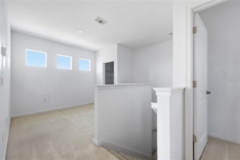 House in Orlando, Florida 4 bedrooms, 221.01 sq.m. № 2225902 - photo 18