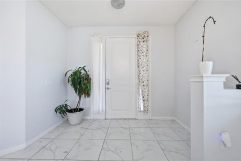 House in Orlando, Florida 4 bedrooms, 221.01 sq.m. № 2225902 - photo 4