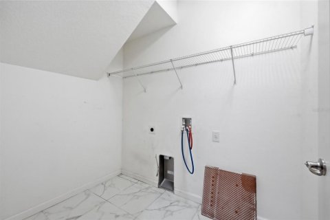 House in Orlando, Florida 4 bedrooms, 221.01 sq.m. № 2225902 - photo 30