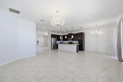 House in Orlando, Florida 4 bedrooms, 221.01 sq.m. № 2225902 - photo 15