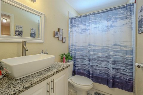 Casa en venta en Tampa, Florida, 4 dormitorios, 122.26 m2 № 1851422 - foto 9
