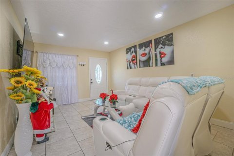 Casa en venta en Tampa, Florida, 4 dormitorios, 122.26 m2 № 1851422 - foto 7