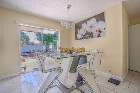 Casa en venta en Tampa, Florida, 4 dormitorios, 122.26 m2 № 1851422 - foto 6