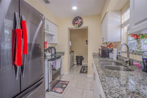Casa en venta en Tampa, Florida, 4 dormitorios, 122.26 m2 № 1851422 - foto 14
