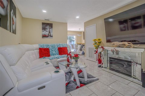 Casa en venta en Tampa, Florida, 4 dormitorios, 122.26 m2 № 1851422 - foto 5